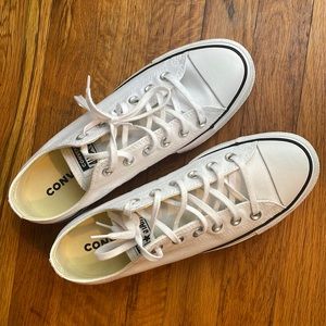 LIKE NEW Women’s Platform Converse